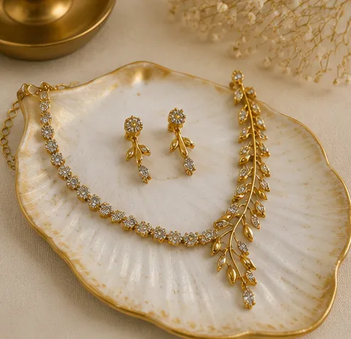 Elina Contemporary Asymmetric Leaf Choker Set